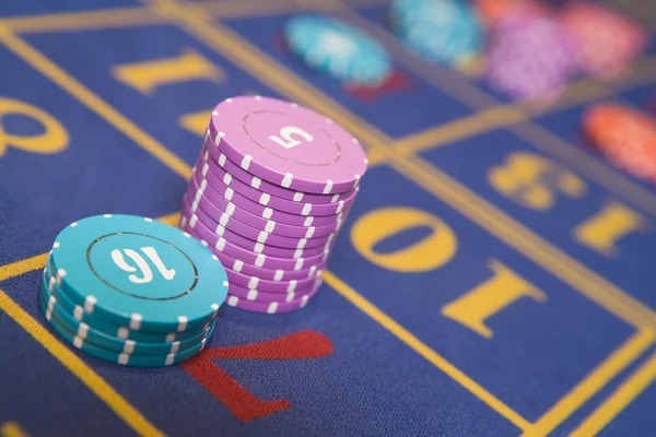 Live blackjack table on gebyar 4d mobile showing dealer, cards, and betting interface during peak hours