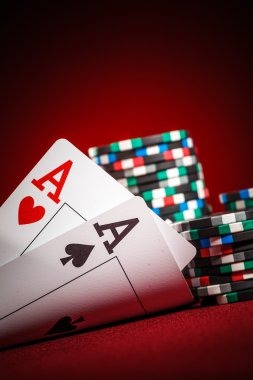Live dealer blackjack table on gebyar 4d mobile app showing dealer, cards, and betting interface