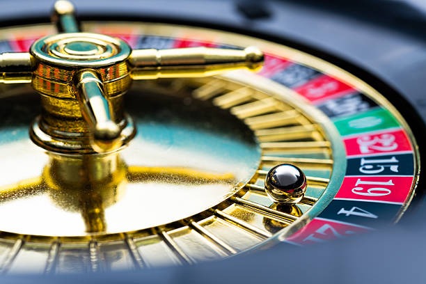 gebyar 4d live blackjack table on mobile phone with withdrawal notification badge